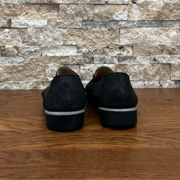 Just WOW VANGELO Women’s Black Metallic Print Slip-on Loafers LIKE NEW - Picture 3 of 4